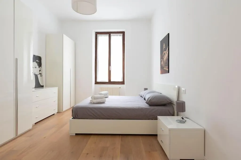 Porta Nuova Diamond Tower Flat Apartment Milan Italy
